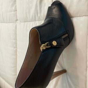 Calvin Klein shoe black 7 1/2 m 4 inch heel